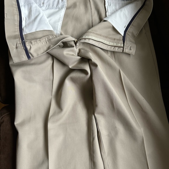 Dockers Classic Fit Khakis Pleated In Front.Deep Pockets Sz 34. 100% Cotton. - Picture 11 of 16